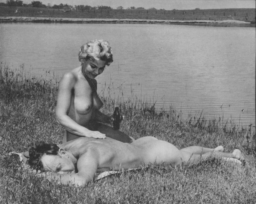 Голые купальщицы ретро