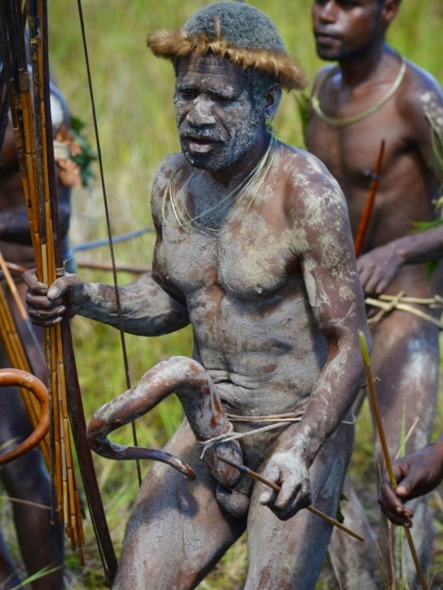 Туземец с большим хуем