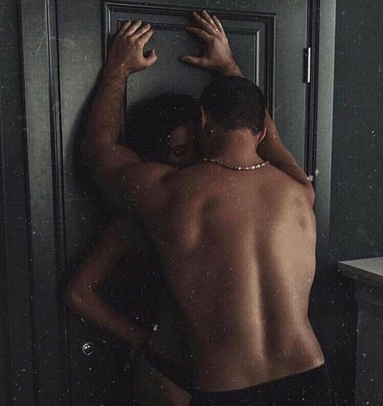 Парень сзади