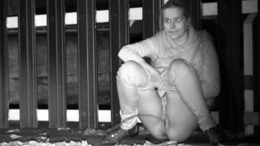 Ретро голые женщины на корточках