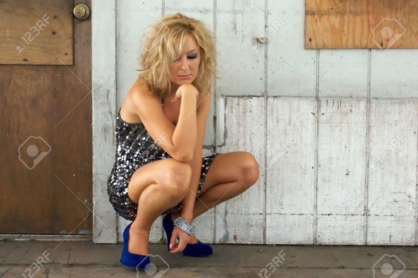 Женщины на корточках