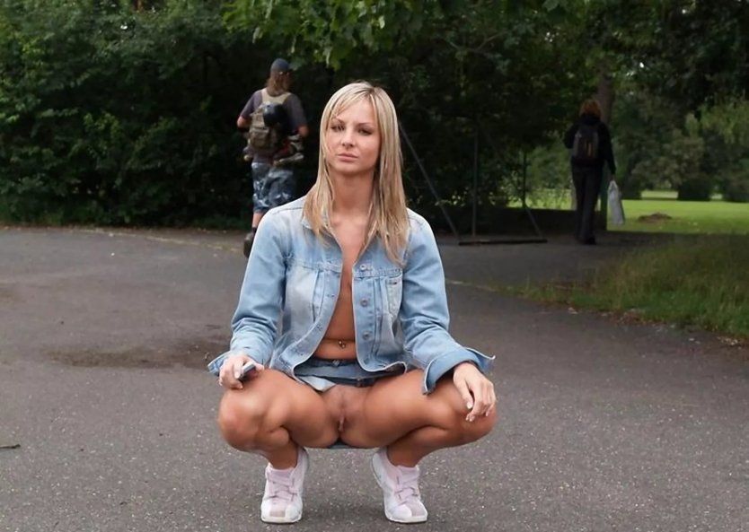 Девушки в юбках без трусов