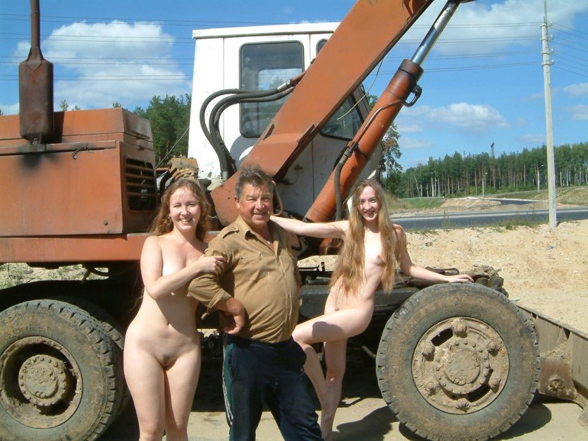 Голые сиськи экскаватор