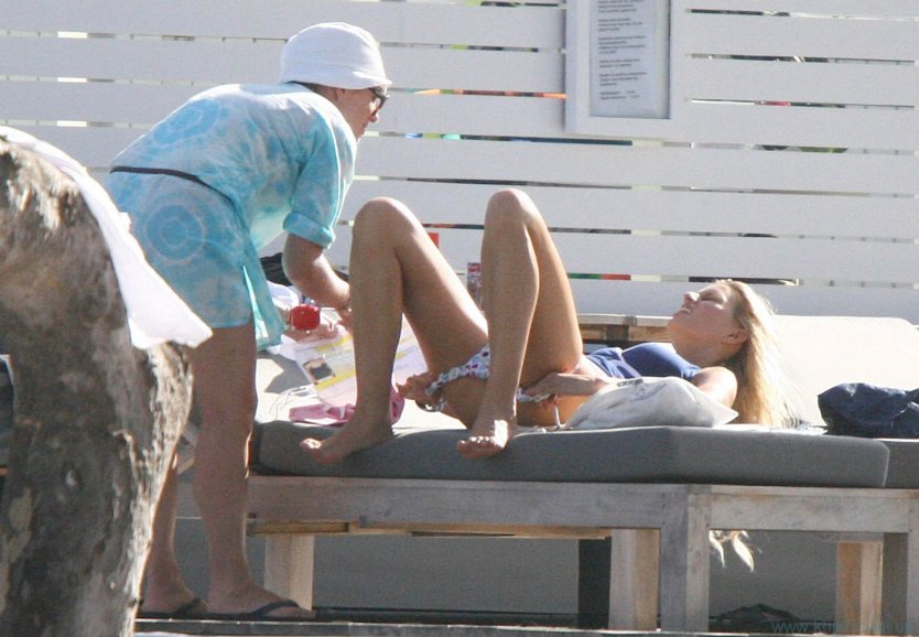 Каролина Куркова топлес