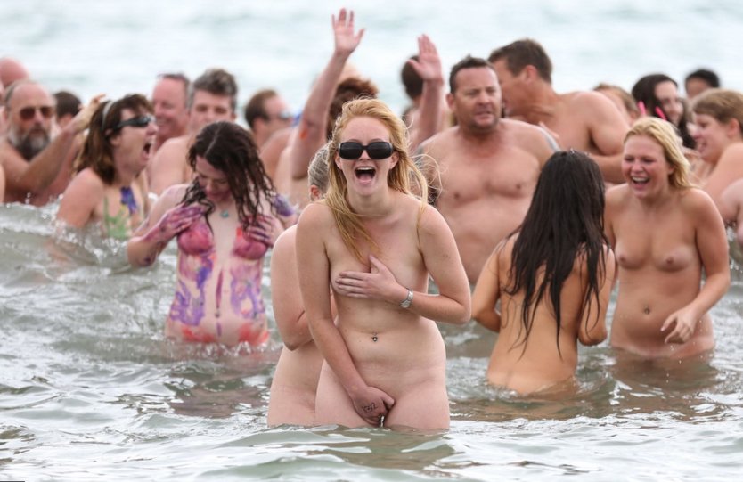Массовые голые купания