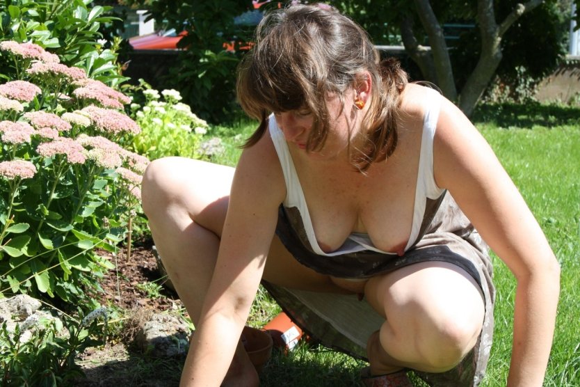 Девки подсмотренное на даче