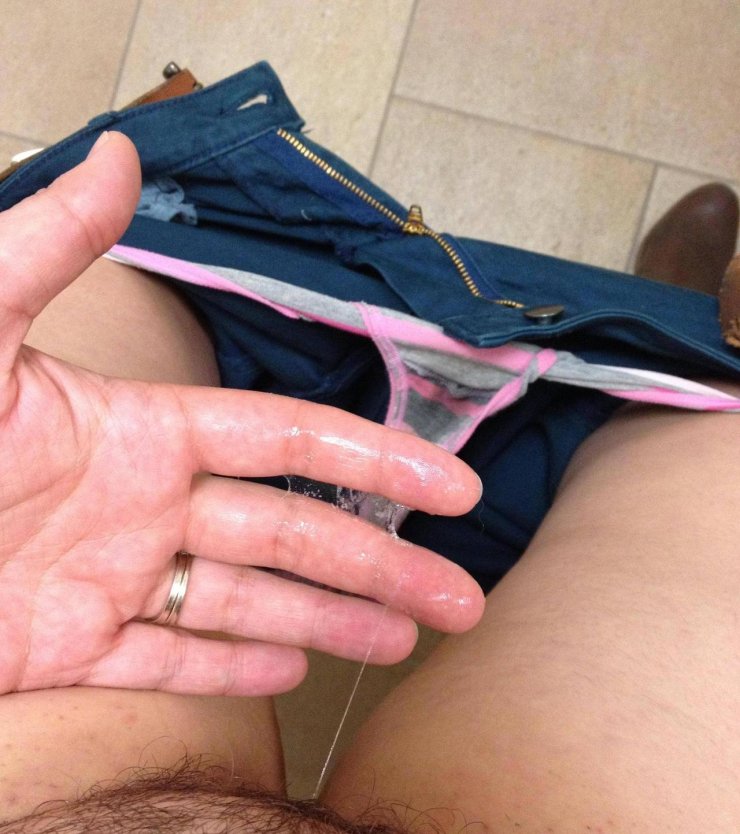 Подрочил на женские трусики