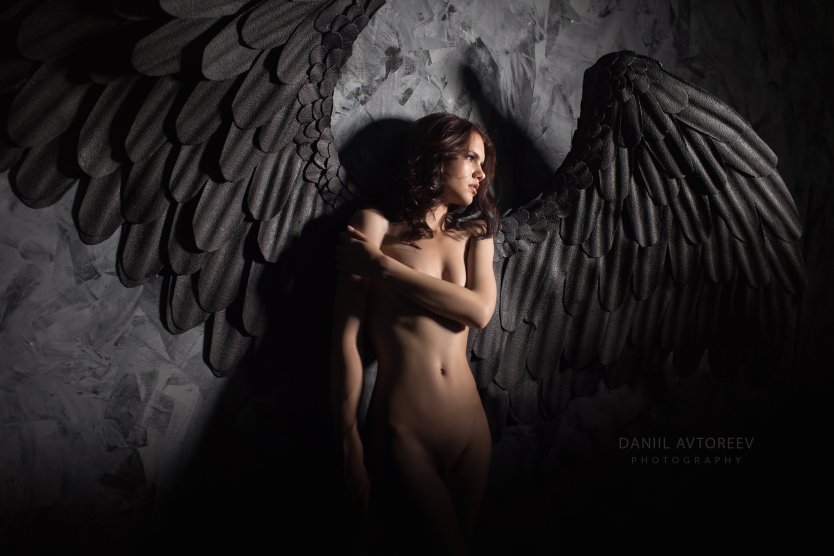 Фотосессия в стиле ню ангел