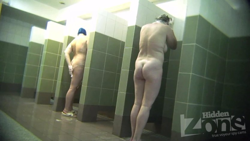 Камера в женской душевой