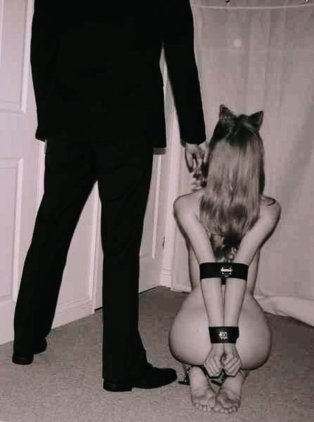 Покорная женщина