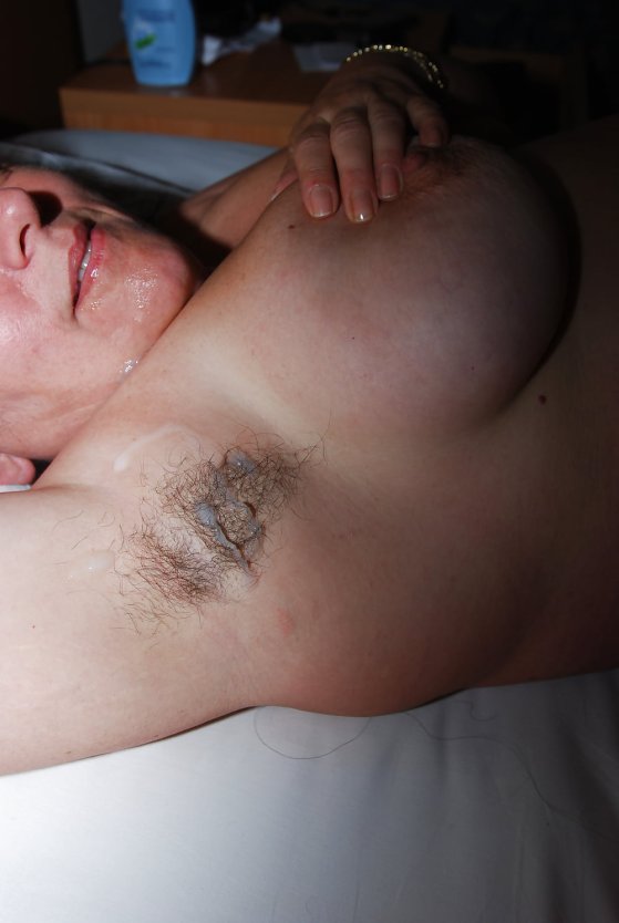 Кончил на небритые подмышки