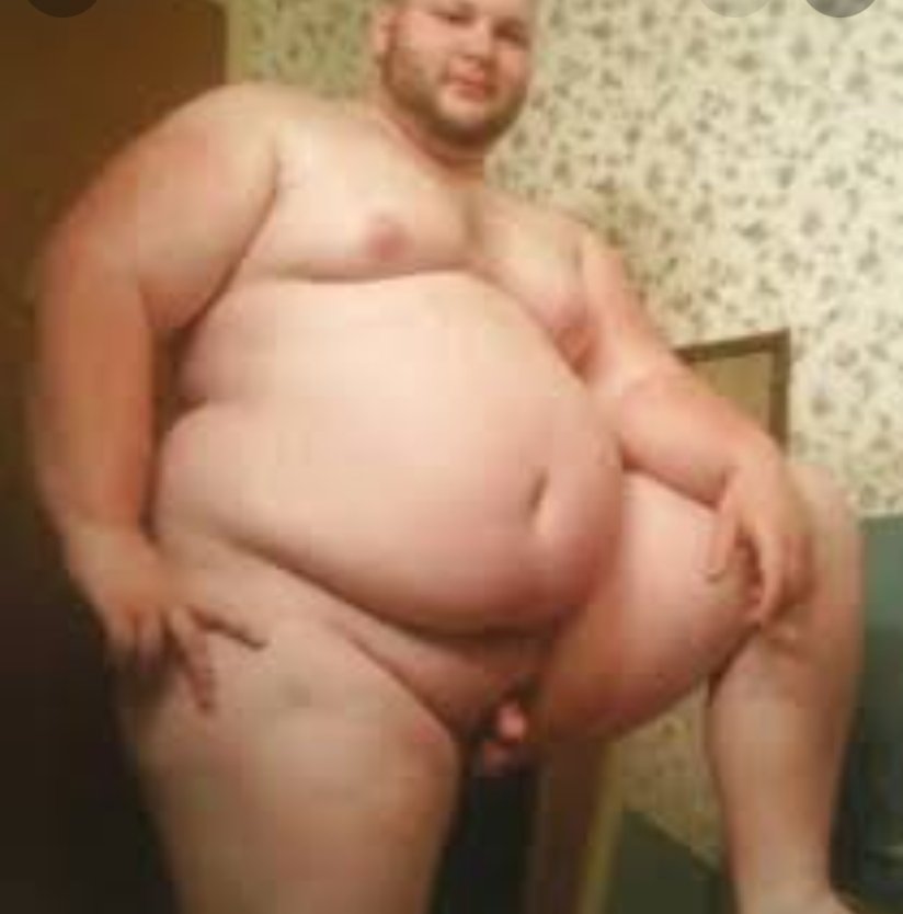 Толстые молодые мужики голые