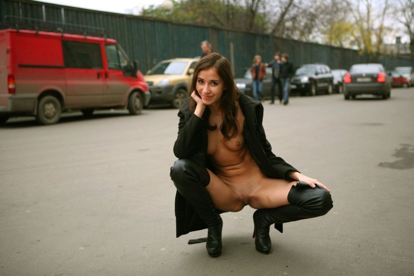 Эксгибиционистка Елена