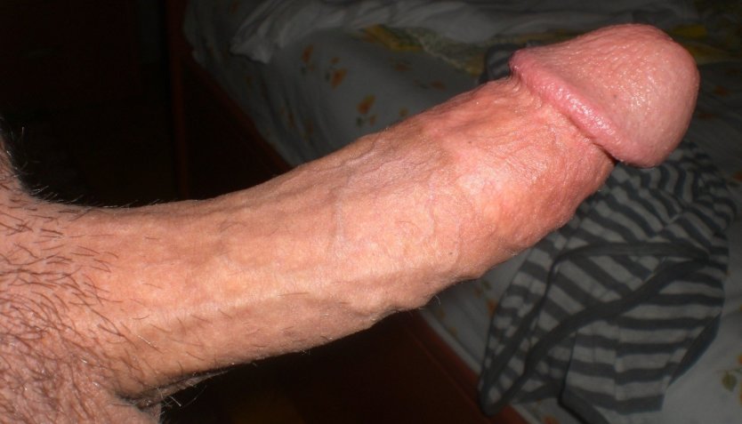 Мужской член крупным планом