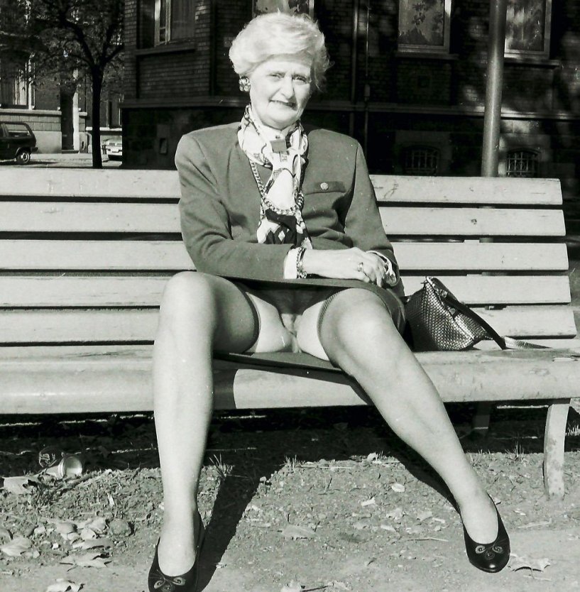 Ретро женщины без трусиков