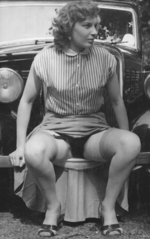Ретро женщины без трусов