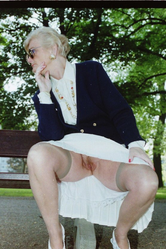 Ретро бабушки совсем без трусов