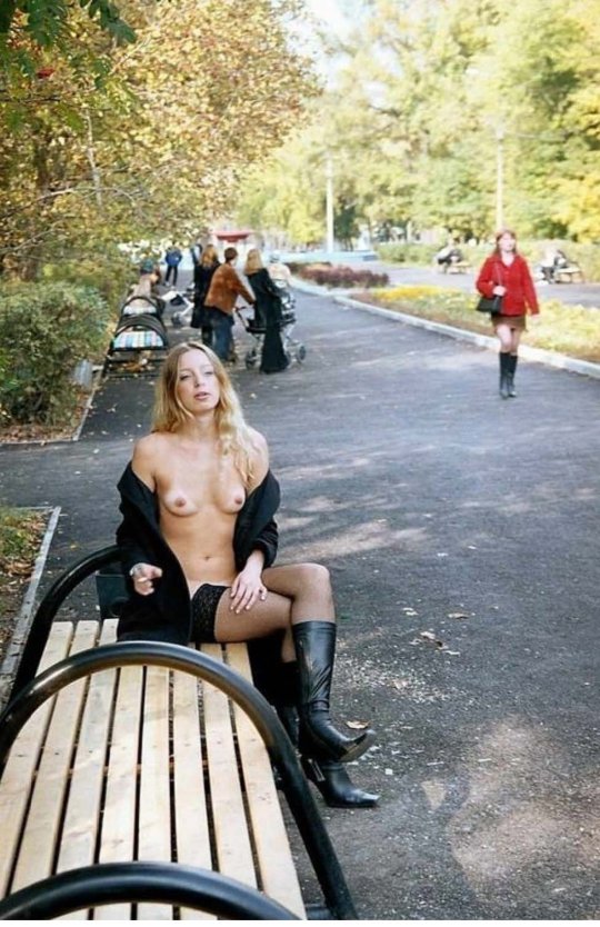 Жена эксби на улице сочная