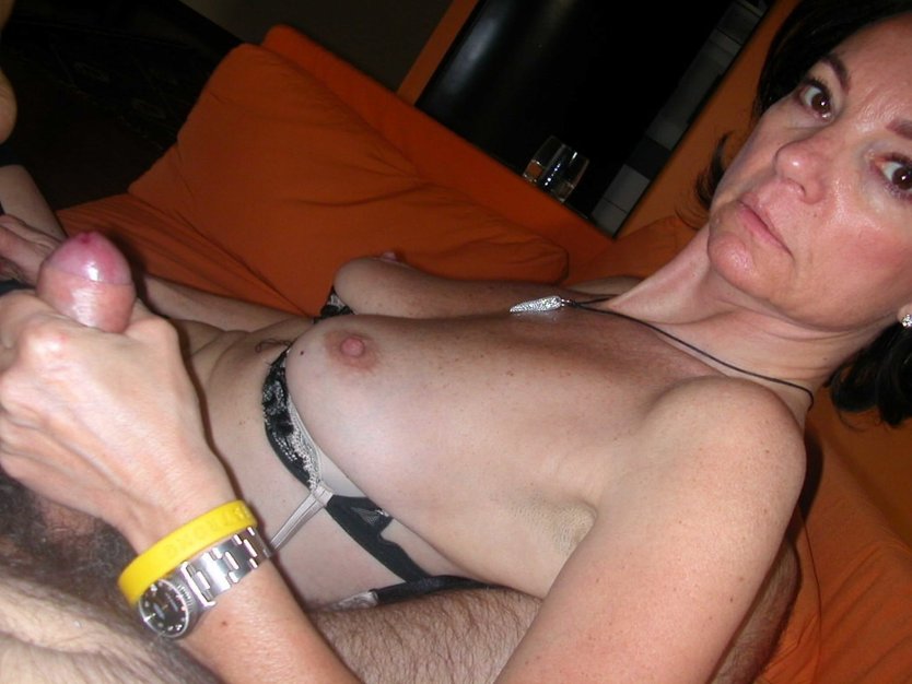 Handjob зрелые жены домашнее Милф