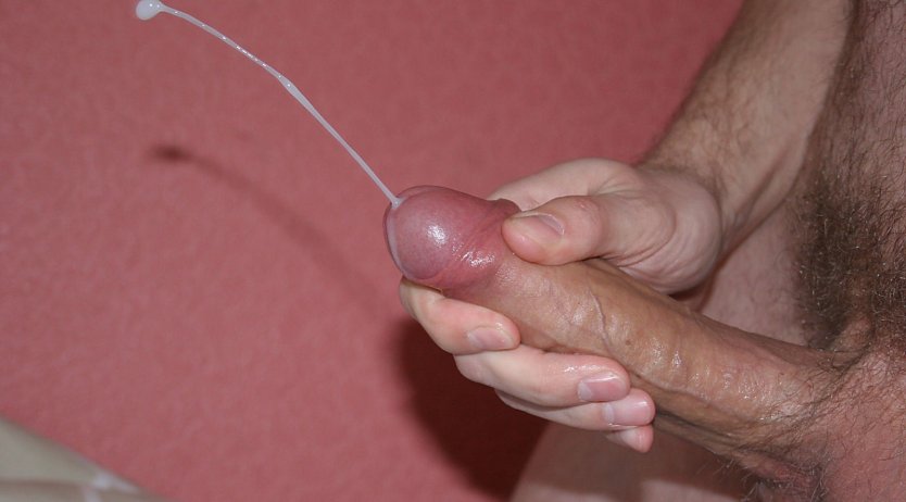 Член кончает крупным планом