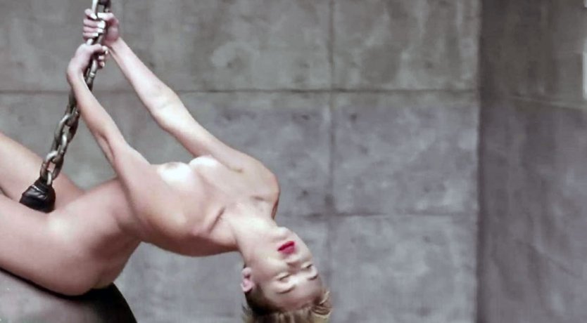 Певица Майли Сайрус голая