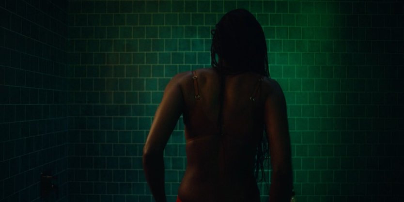 Фильм няня голые сиськи