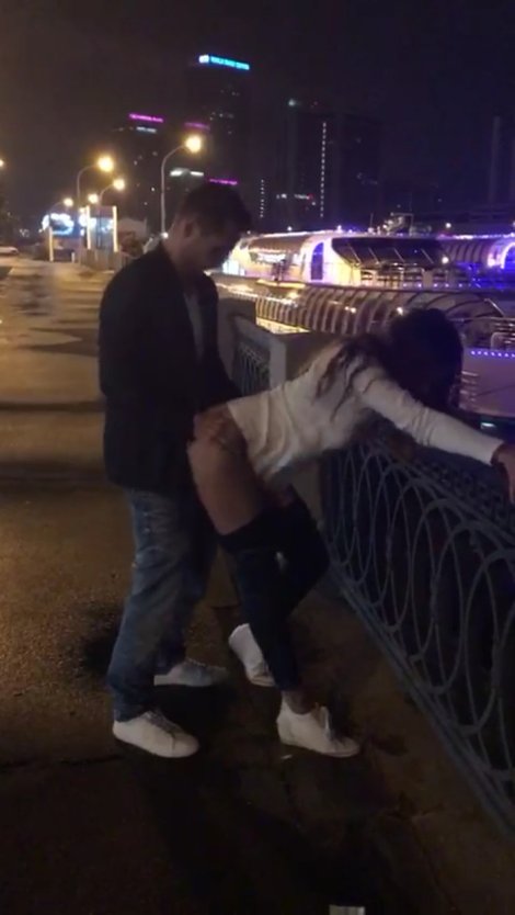 Групповуха ночью на улице