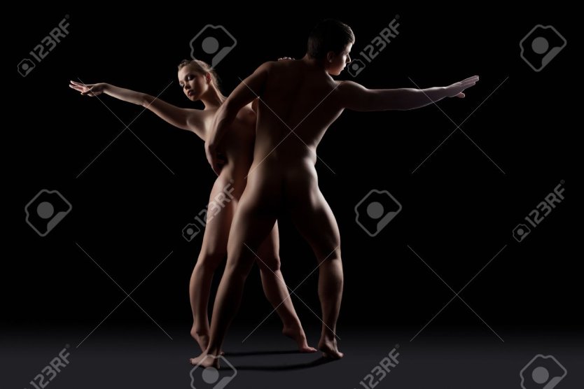 Эротические танцы голых пар