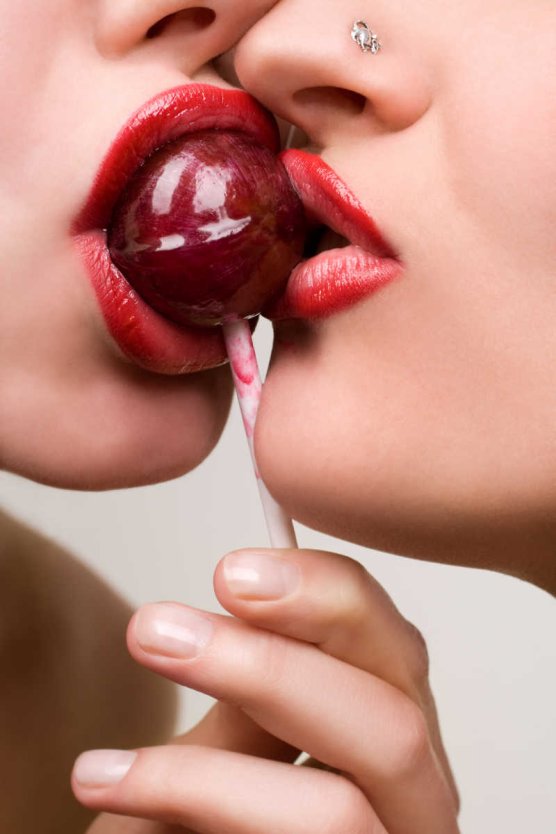 Губы с леденцом