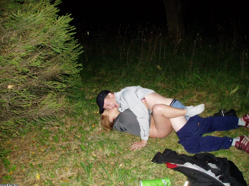 Раздели пьяную на природе