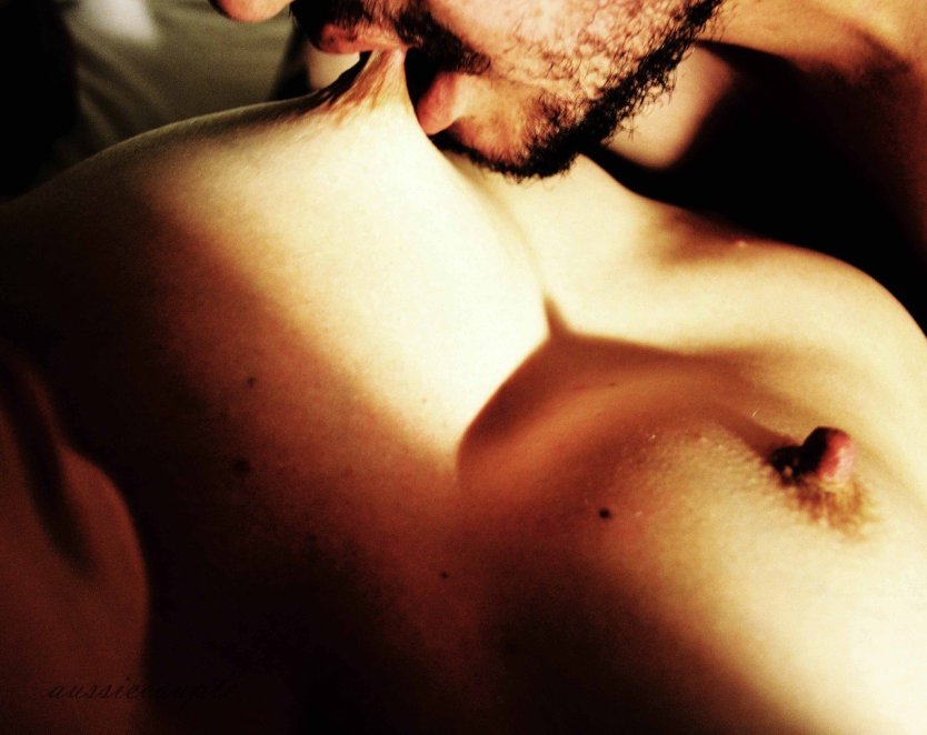 Поцелуй в грудь