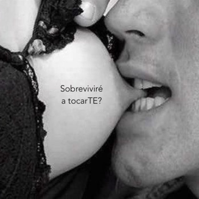 Парень кусает девушку за сиськи